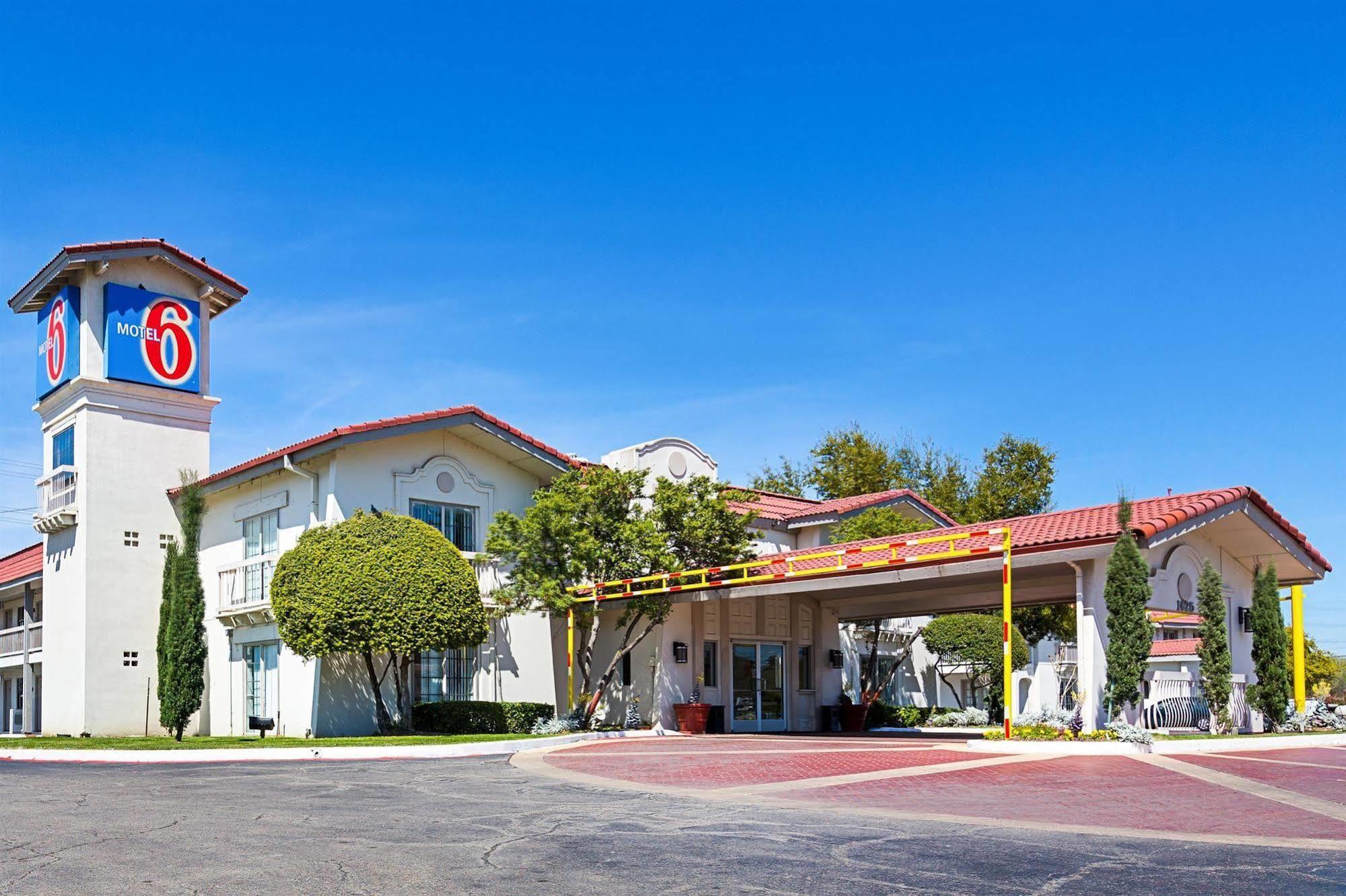 Motel 6-Dallas, Tx - Market Center Kültér fotó