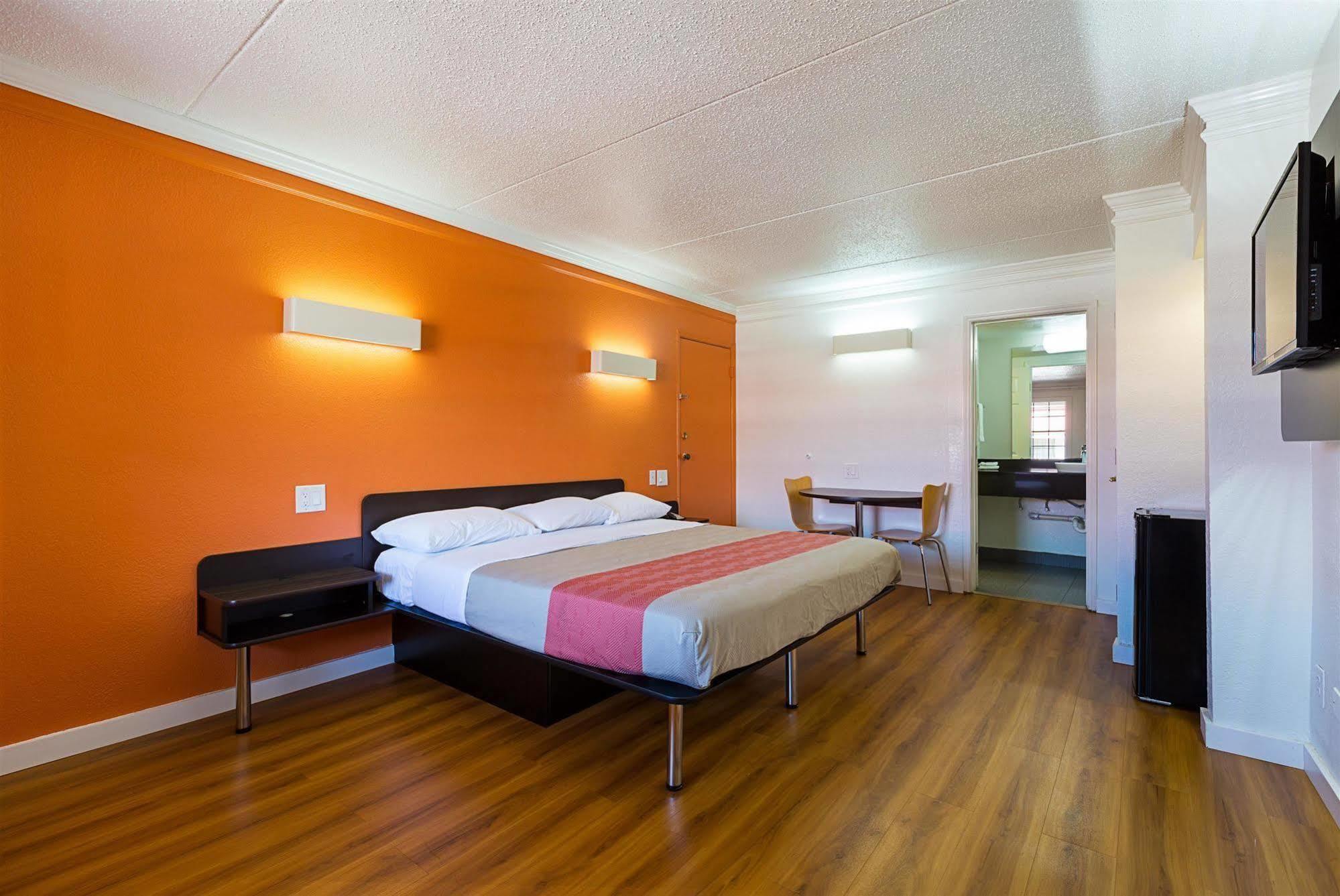 Motel 6-Dallas, Tx - Market Center Kültér fotó