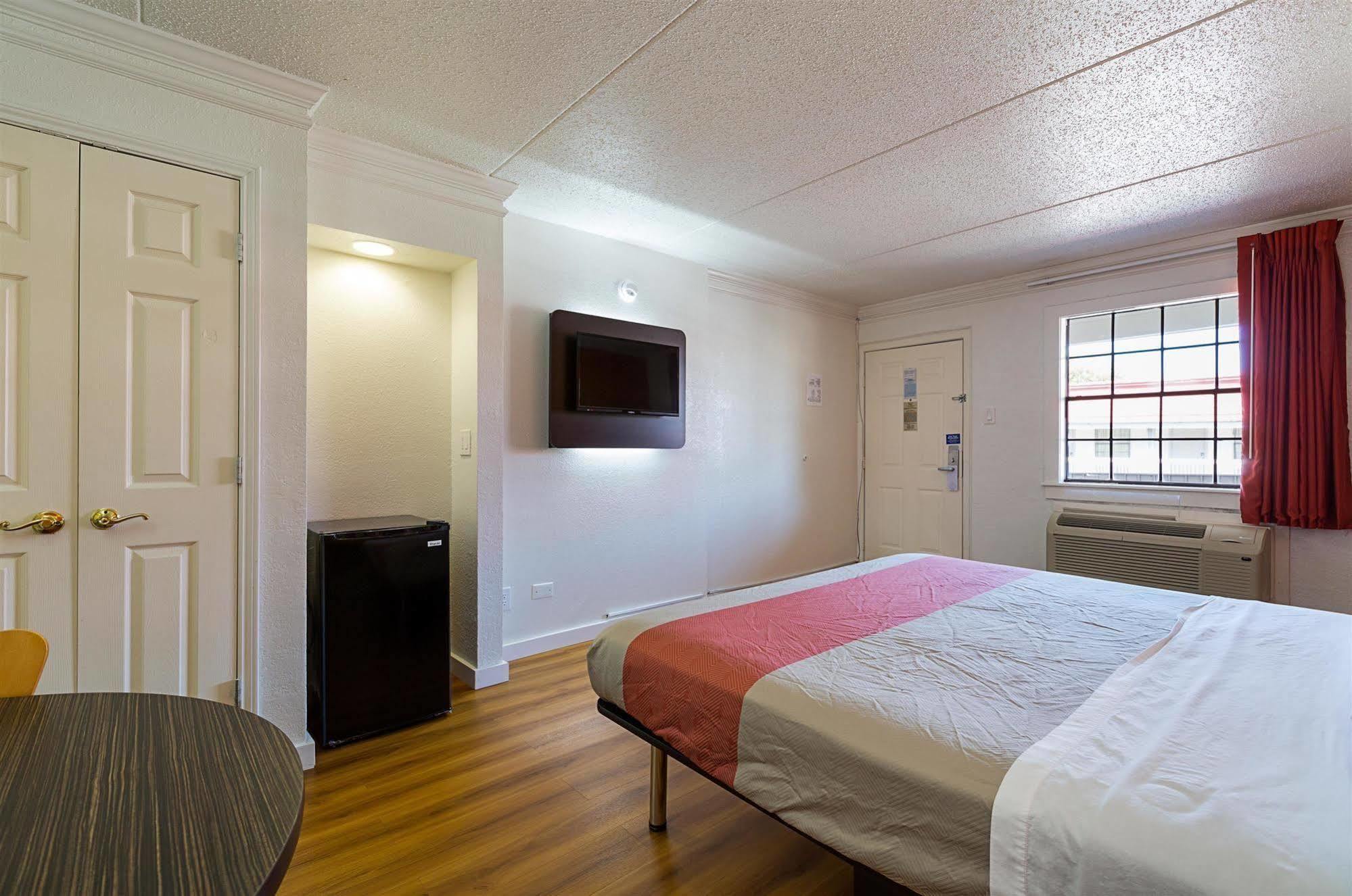 Motel 6-Dallas, Tx - Market Center Kültér fotó