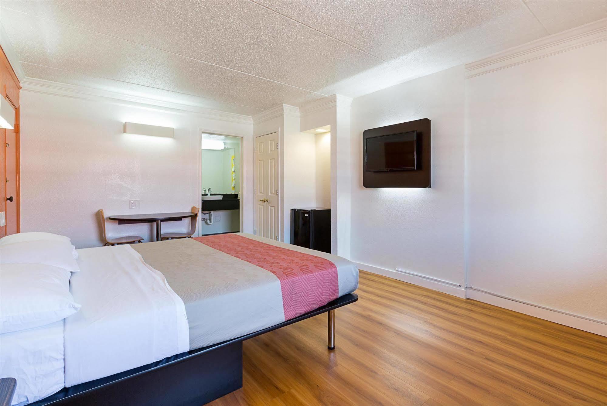 Motel 6-Dallas, Tx - Market Center Kültér fotó