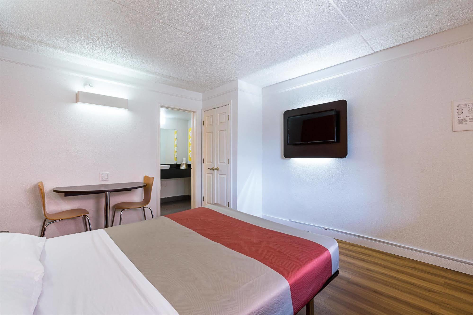 Motel 6-Dallas, Tx - Market Center Kültér fotó